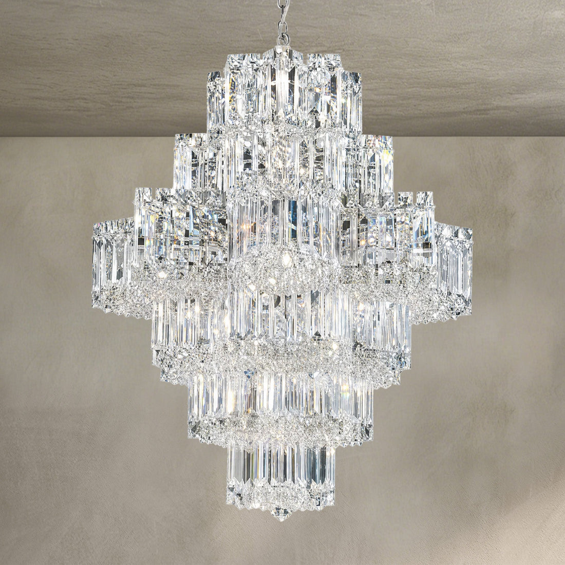 Universo Crystal Chandelier — product photo