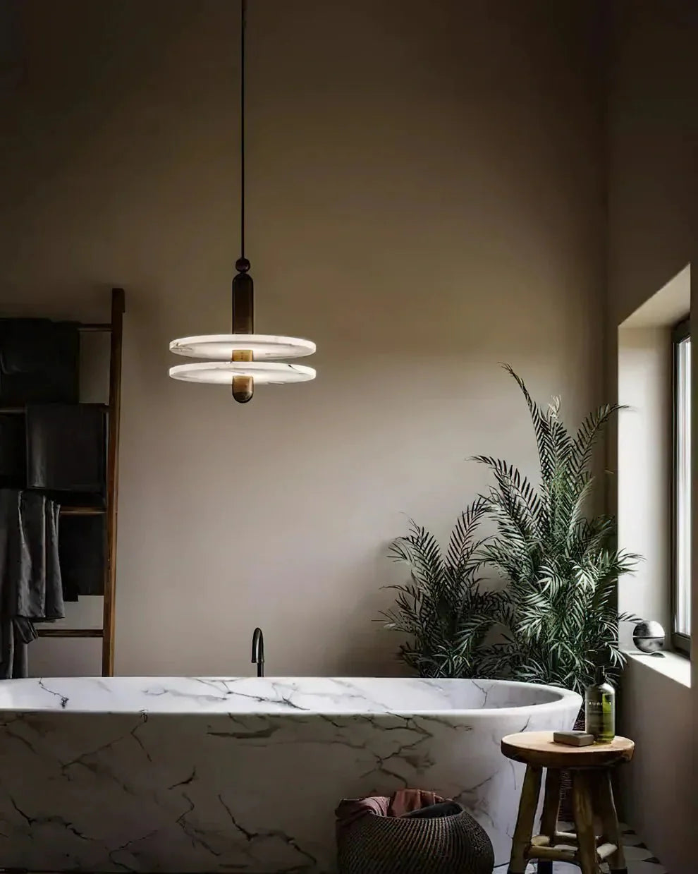 Alabaster Comet Pendant Lamp - D 40cm x H 45cm / ∅ 15.7″ x H 17.7″BlackWarm LightTrivellolab