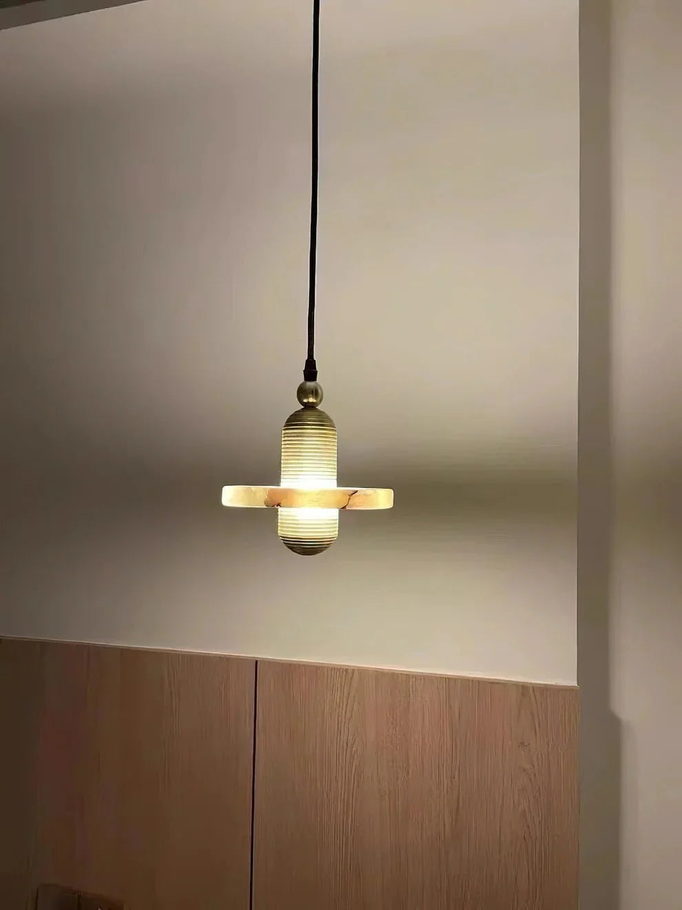 Alabaster Comet Pendant Lamp - D 28cm x H 31.5cm / ∅ 11″ x H 12.4″BlackWarm LightTrivellolab