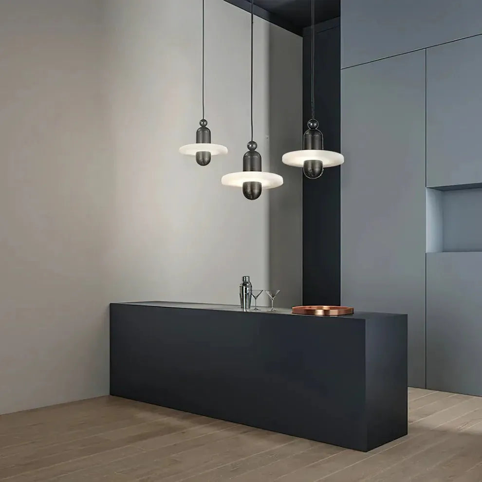 Alabaster Comet Pendant Lamp - D 28cm x H 31.5cm / ∅ 11″ x H 12.4″BlackWarm LightTrivellolab